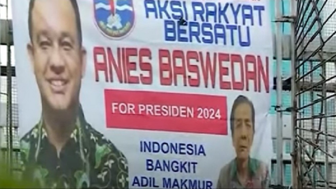 Spanduk Anies For Presiden 2024 di jembatan penyeberangan