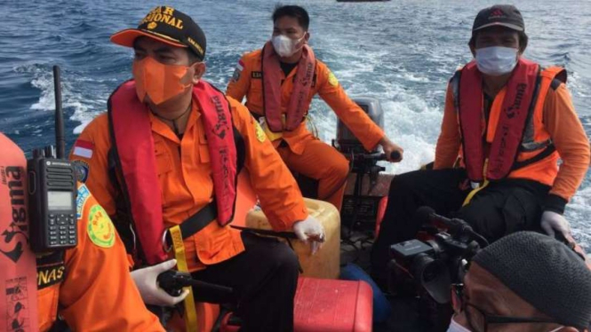 Tim SAR mencari warga Inggris yang hilang di Perairan Mentawai.
