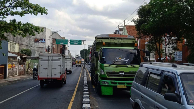 Suasana arus lalu lintas di Kota Malang saat PPKM Level 3.
