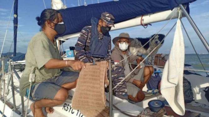 VIVA Militer: Prajurit TNI AL selamatkan Bucek Depp di Selat Bangka