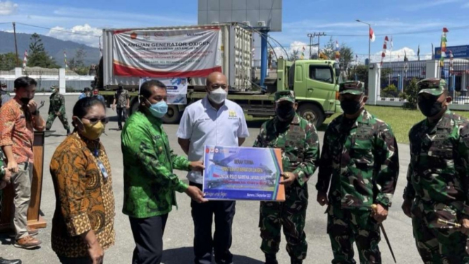 VIVA Militer: Pangkogabwilhan III serahkan Generator Oksigen ke Bupati Wamena