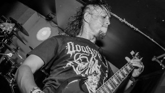Profil Eben Burgerkill, Gitaris yang Selalu Tampil Garang