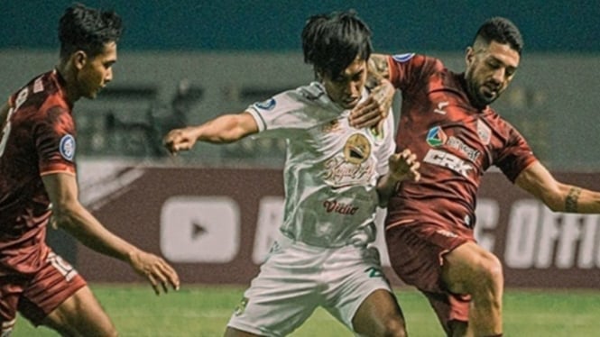 Pertandingan Liga 1 2021/22 antara Borneo FC vs Persebaya. 