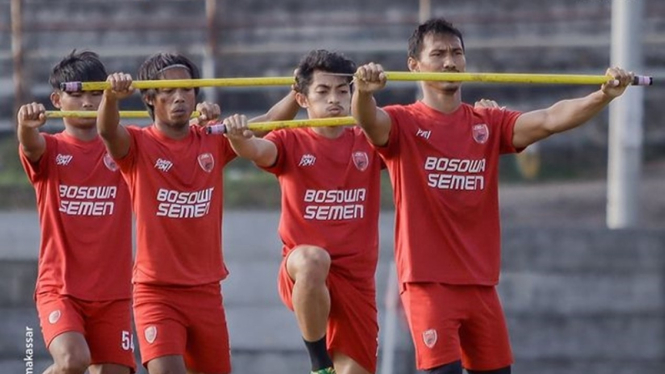 Pemain PSM Makassar menjalani latihan