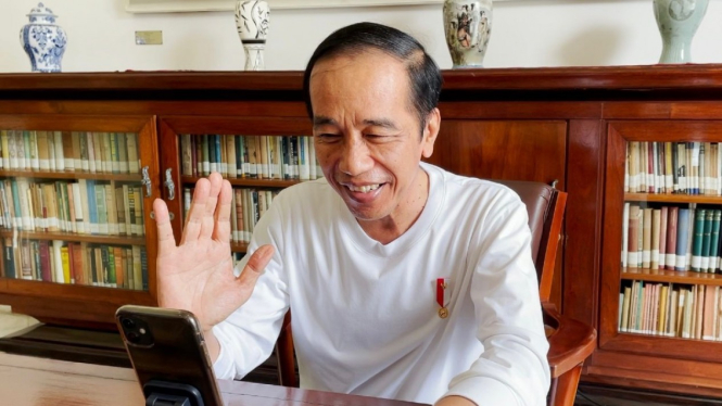 Presiden Jokowi beri selamat peraih emas atlet paralimpiade Tokyo.