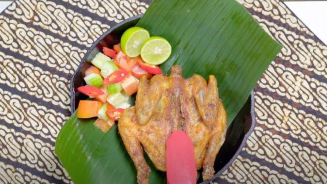 Ayam goreng bumbu Bali.