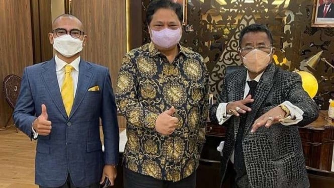 Menteri Koordinator Perekonomian AIrlangga Hartarto dan Hotman Paris.