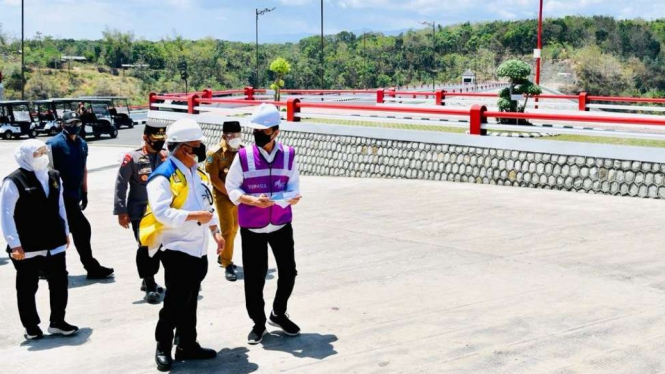 Presiden Jokowi dan Menteri PUPR Saat Meresmikan Bendungan Bendo, Ponorogo Jatim