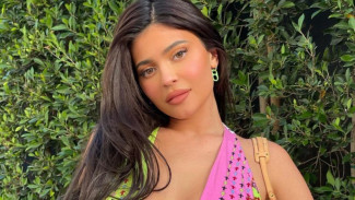 Ada Benda Aneh di Foto Kylie Jenner, Rumahnya Disebut Berhantu