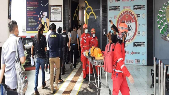 Proses evakuasi kebakaran di Lapas Tangerang