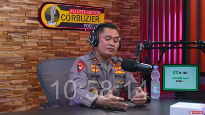 Kapolda Metro Jaya Irjen Fadil Imran diacara podcast Deddy Corbuzier
