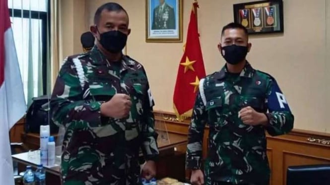 VIVA Militer: Kapten Cpm Hugo Adi Nugroho (kanan) dan Letjen TNI Chandra Sukotjo