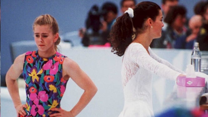 Nancy Kerrigan (kanan), dan Tonya Harding