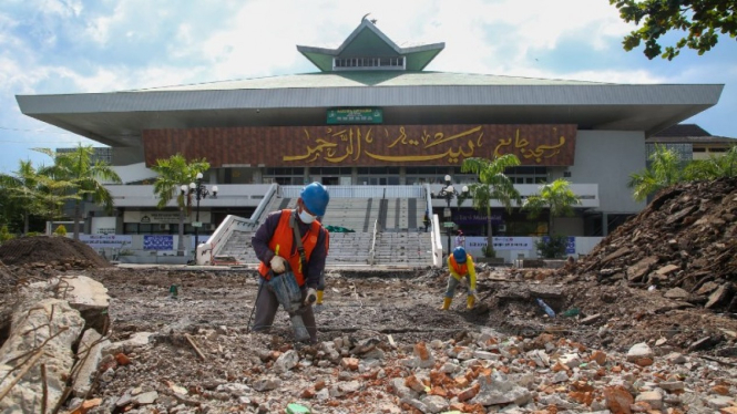 Masjid Raya Baiturrahman Semarang  direnovasi.