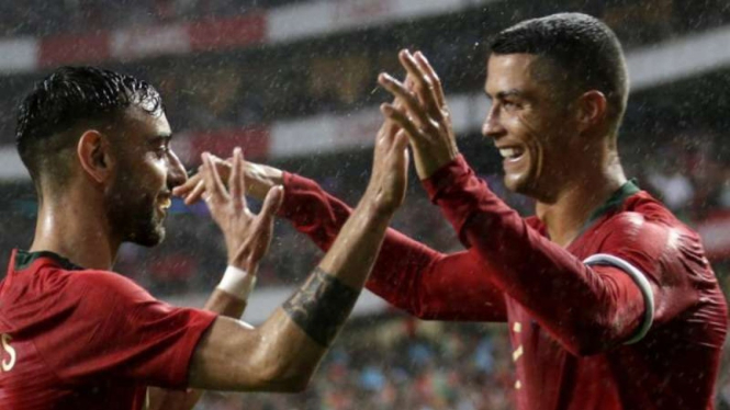 Bruno Fernandes dan Cristiano Ronaldo di TImnas Portugal.