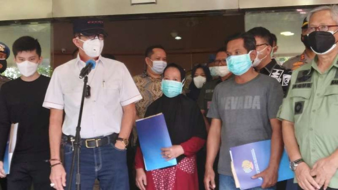 Menteri Hukum dan HAM Yasonna Laoly memberikan keterangan pers usai mengunjungi korban kebakaran di Lapas Tangerang di RSUD Kabupaten Tangerang, Banten, Kamis, 9 September 2021.