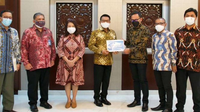 Moeldoko dan Wali Kota Bogor Bima Arya Serta Pihak GKI Yasmin di Kantor KSP