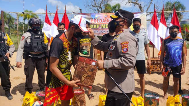 Kapolda Kalimantan Tengah tinjau tim voli putra PON XX Papua