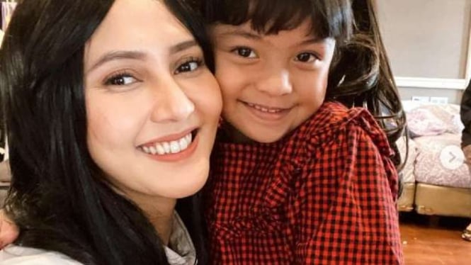 Rara Nawangsih, pemeran Mama Sofia di sinetron Ikatan Cinta.