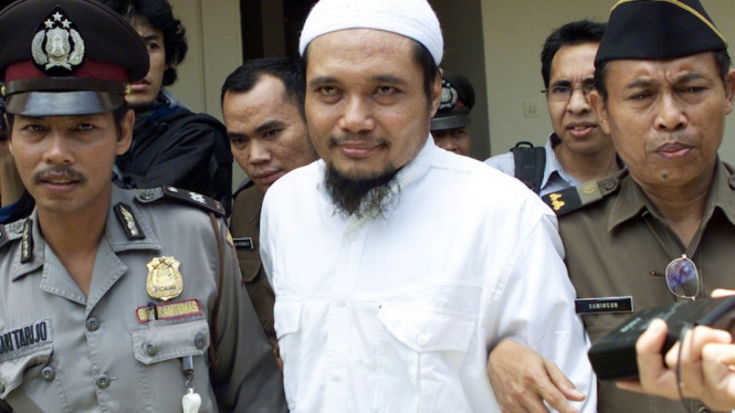 Abu Rusdan, usai disidang pada tahun 2003, kembali ditangkap oleh aparat Kepolisian RI pada hari Jumat (10/9/2021) terkait pemberantasan kelompok Jemaah Islamiah. (AP:Â Tatan Syuflana/File photo)