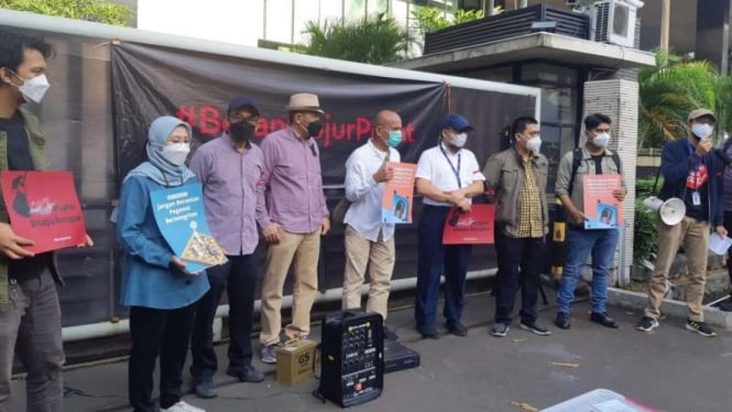 Masyarakat dirikan kantor darurat pemberantasan korupsi di depan gedung ACLC KPK