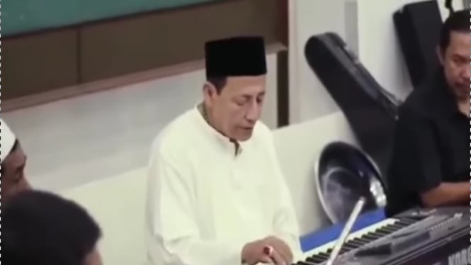 Habib Luthfi Main Alat Musik Piano (Instagram/diaz.hendropropriyono)
