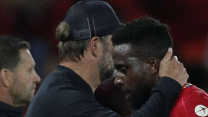 Manajer Liverpool, Juergen Klopp dan Divock Origi.