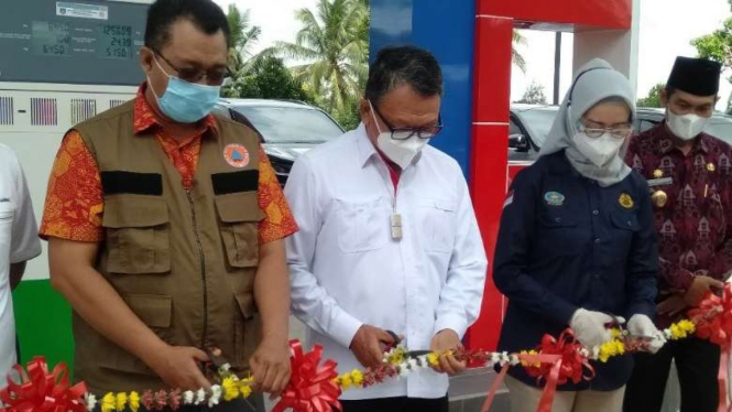 Menteri ESDM Arifin Tasrif meresmikan SPBU BBM satu harga di Kecamatan Batukliang, Lombok Tengah.