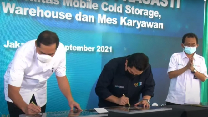 Menteri BUMN Erick Thohir dan Mendag M Lutfi meresmikan Cold Storage BGR Logistics.
