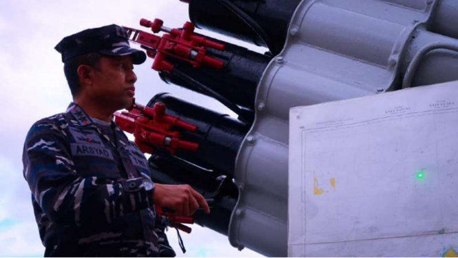 VIVA Militer: Pangkoarmada I Laksda TNI Arsyad Abdullah tinjau Laut Natuna Utara