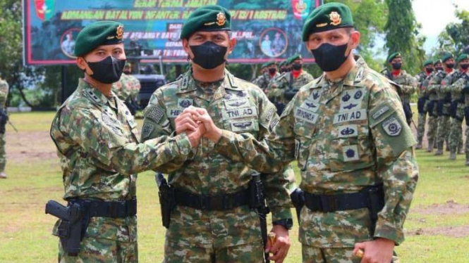 VIVA Militer: Danyonif Raider 323/BP, Letkol Inf Triyono Hadiyanto (kanan)