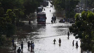 BPBD Catat 54 RT dan 23 Ruas Jalan di Jakarta Terendam Banjir, Ketinggian Air 30-100 Cm