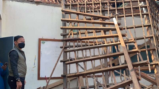 Wali Kota Bima Arya datangi gedung sekolah yang atapnya ambruk