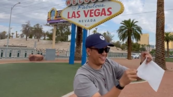 YouTuber, Arief Muhammad lelang udara di Las Vegas. 