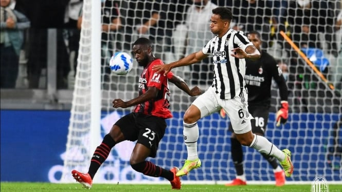 Pertandingan Juventus vs AC Milan dalam lanjutan Serie A 2021/22.