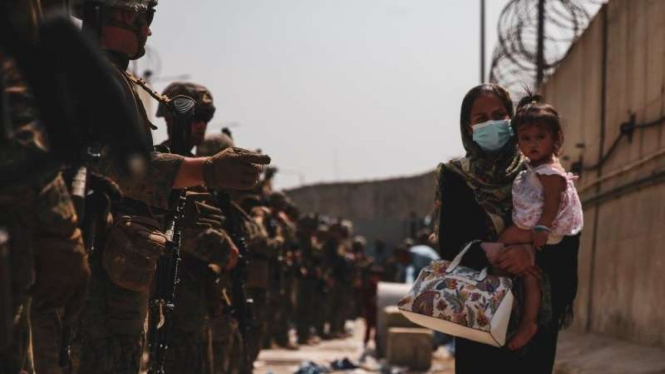VIVA Militer: Wanita Afghanistan di depan Pasukan Korps Marinir Amerika Serikat