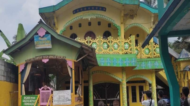 Rumah pimpinan kerajaan Angling Dharma di Pandeglang, Banten