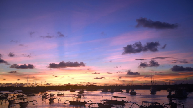 Bali telah mulai dibuka kembali bagiÂ penduduk lokal dan pariwisata internasional diperkirakan akan dimulai kembali pada bulan November. (AFP: Sonny Tumbelaka)