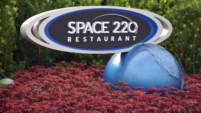 Restoran luar angkasa Space 220.