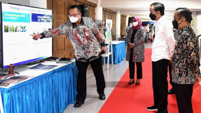 Presiden Jokowi dan Rektor IPB Prof Arif Satria (ipb.ac.id)