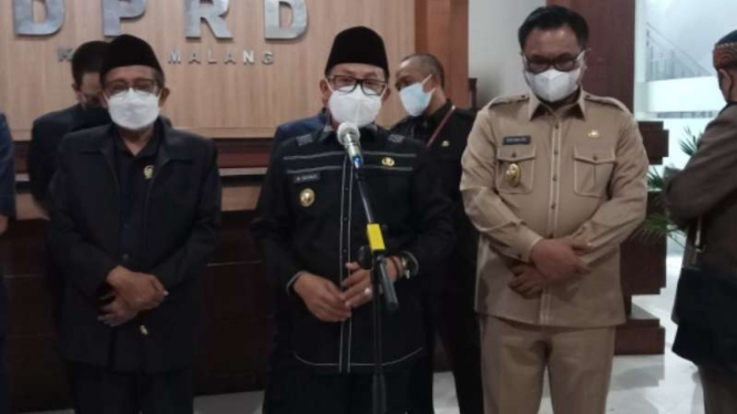 Wali Kota Malang Sutiaji meminta maaf secara langsung ke publik.