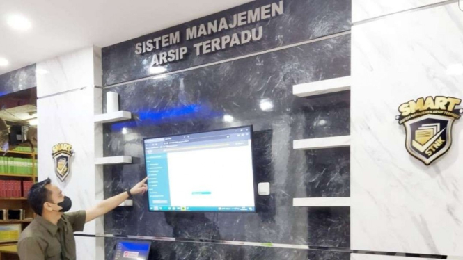 Ruang arsip STNK berbasis komputer di Polda Metro Jaya.