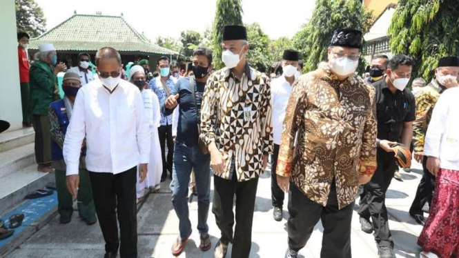 Gubernur Jawa Tengah Ganjar Pranowo bersama Menko Airlangga Hartarto di Klaten