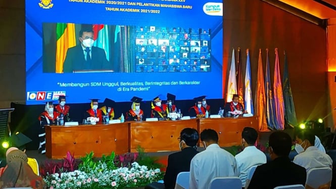 Wisuda Universitas Pramita Indonesia yang digelar secara hybrid.