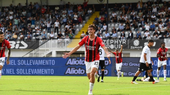 Daniel Maldini mencetak gol dalam pertandingan AC Milan melawan Spezia