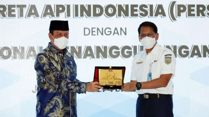 Direktur Utama KAI Didiek Hartantyo dan Kepala BNPT Komjen Boy Rafli Amar.
