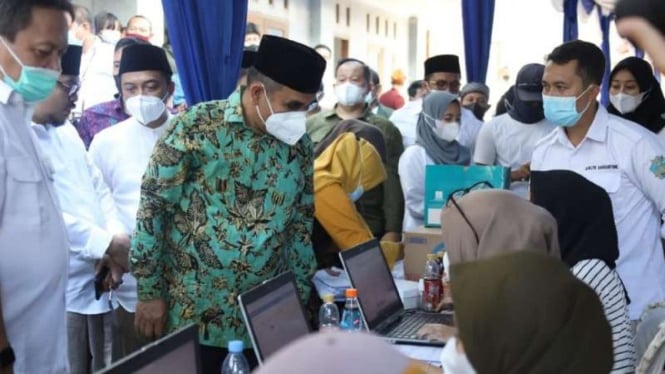 Vaksinasi ribuan santri di Ponpes Buntet, Cirebon