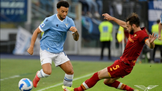 Pertandingan Lazio vs AS Roma dalam lanjutan Serie A 2021/2022.