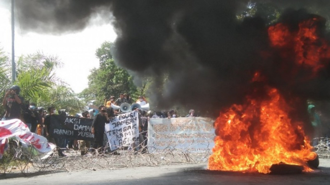 Demo peringatan 2 tahun kematian Randi-Yusuf