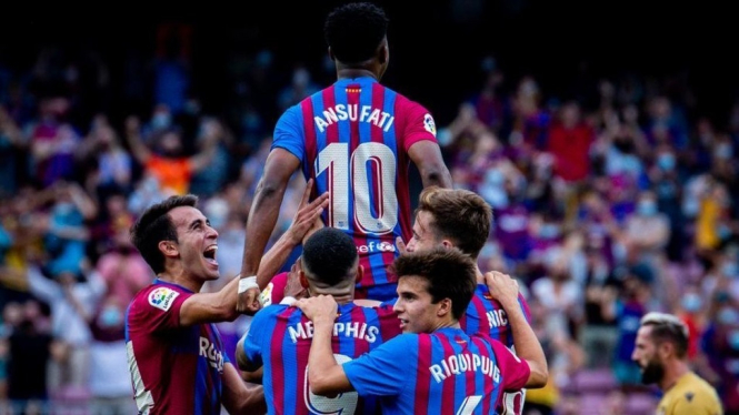 Pemain Barcelona merayakan gol Ansu Fati